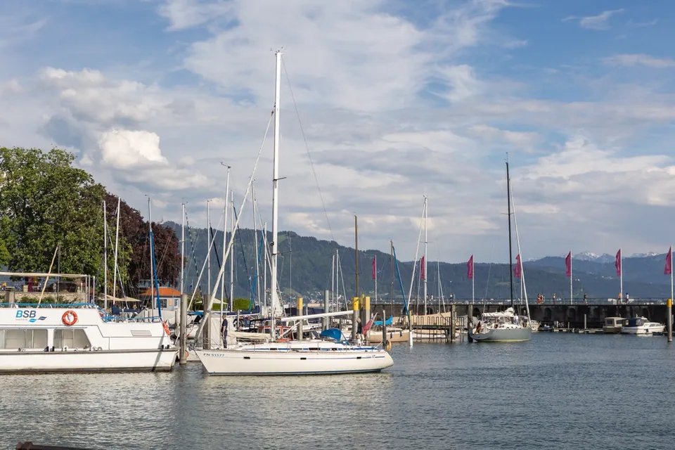 Lindau am Bodensee – Segelboote im Hafen